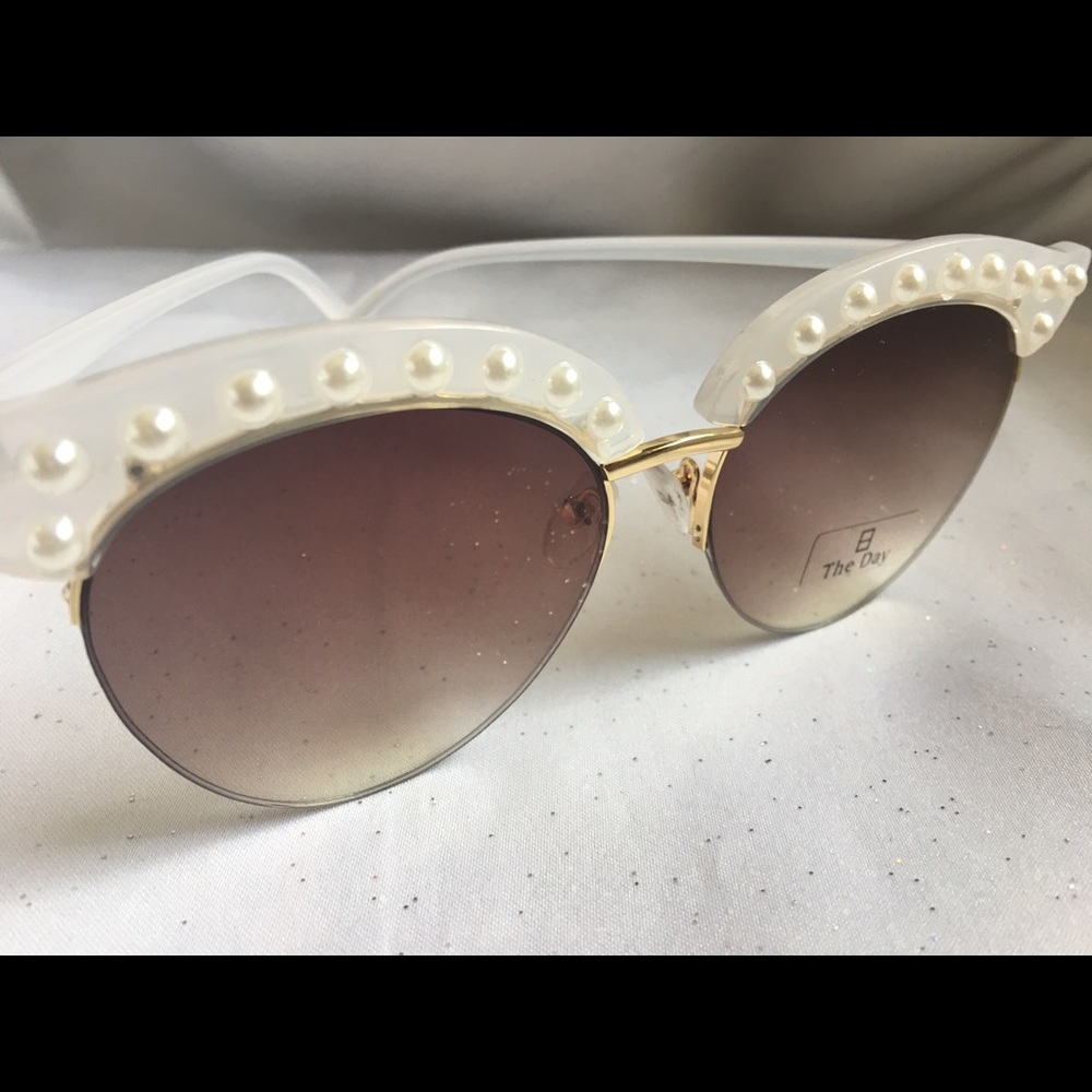 NWOT The Day Women’s Cat Eye White Sunglasses